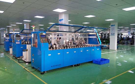 包銅箔機(jī)和使用該包銅箔機(jī)制造的覆銅層壓板、印制電路板以及無(wú)核基板的制作方法